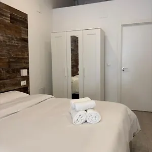 Apartment Hermoso Piso A 3 Min De La Estacion De Bus Y Tren Ave, Málaga